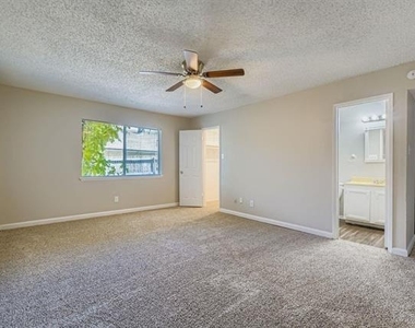 9117 Fairmont Circle - Photo Thumbnail 12