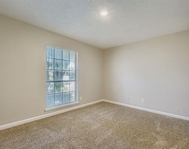 9117 Fairmont Circle - Photo Thumbnail 13