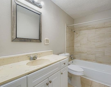 9117 Fairmont Circle - Photo Thumbnail 10