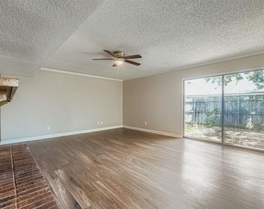 9117 Fairmont Circle - Photo Thumbnail 2