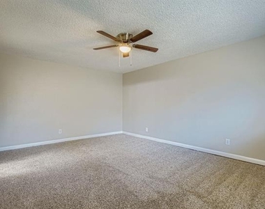 9117 Fairmont Circle - Photo Thumbnail 15