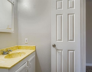 9117 Fairmont Circle - Photo Thumbnail 14