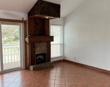 640 Harbor Drive - Photo Thumbnail 3