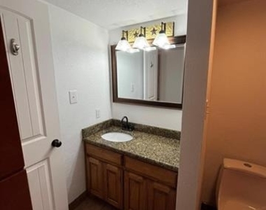 640 Harbor Drive - Photo Thumbnail 12