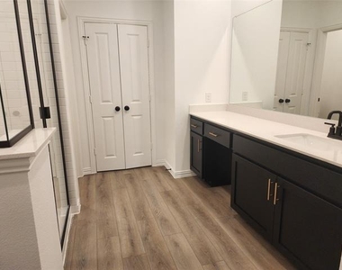 627 Redwood Way - Photo Thumbnail 13