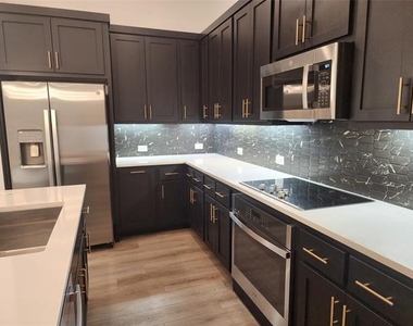 627 Redwood Way - Photo Thumbnail 8