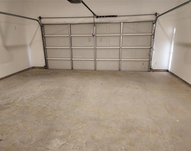 627 Redwood Way - Photo Thumbnail 19