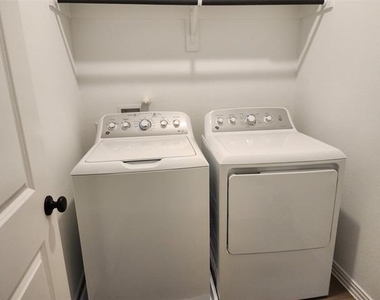 627 Redwood Way - Photo Thumbnail 18