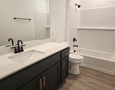 627 Redwood Way - Photo Thumbnail 15