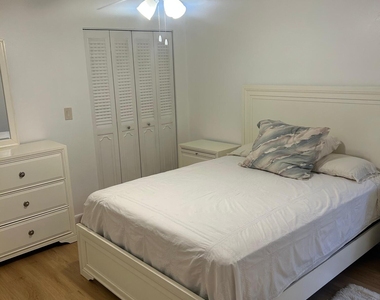 19112 W Lake Drive - Photo Thumbnail 10