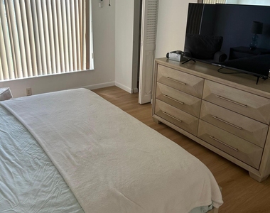 19112 W Lake Drive - Photo Thumbnail 8