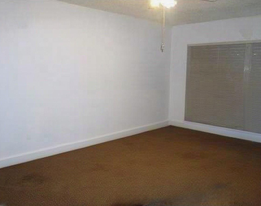 19112 W Lake Drive - Photo Thumbnail 11