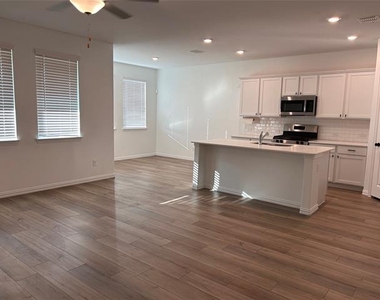 3204 Goose - Photo Thumbnail 2