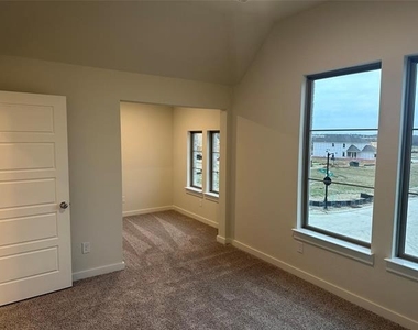 401 Osprey Lane - Photo Thumbnail 5
