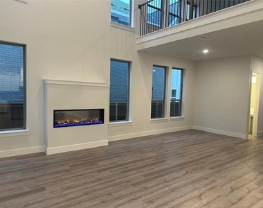 401 Osprey Lane - Photo Thumbnail 1