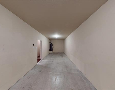 305 Orbit Drive - Photo Thumbnail 5