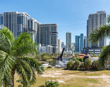 401 Sw 4th Avenue - Photo Thumbnail 1