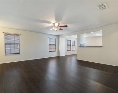 3917 Mantis Street - Photo Thumbnail 6