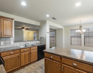 3917 Mantis Street - Photo Thumbnail 2