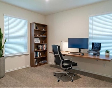 929 Jefferson Way - Photo Thumbnail 24