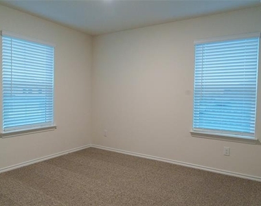 929 Jefferson Way - Photo Thumbnail 23