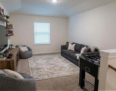 929 Jefferson Way - Photo Thumbnail 18
