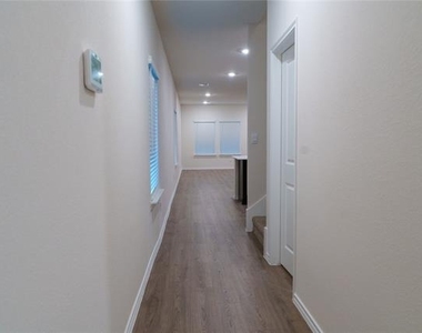 929 Jefferson Way - Photo Thumbnail 1
