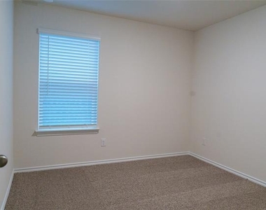 929 Jefferson Way - Photo Thumbnail 21