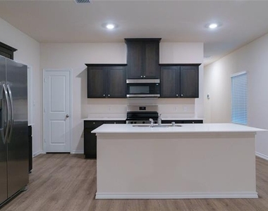 929 Jefferson Way - Photo Thumbnail 5
