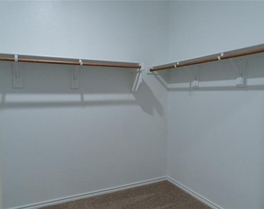 929 Jefferson Way - Photo Thumbnail 15