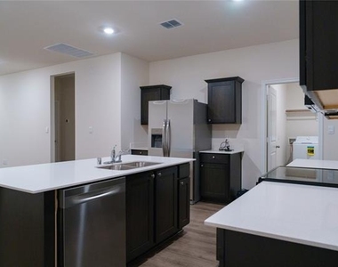 929 Jefferson Way - Photo Thumbnail 4
