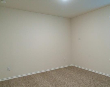 929 Jefferson Way - Photo Thumbnail 19