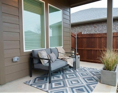 929 Jefferson Way - Photo Thumbnail 27