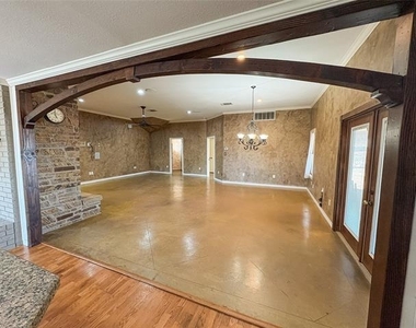 416 N Arizona Street - Photo Thumbnail 6