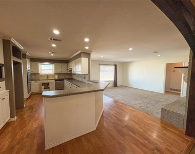 416 N Arizona Street - Photo Thumbnail 3