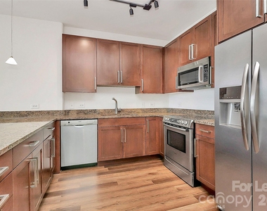 215 Pine Street N - Photo Thumbnail 3