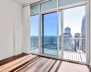 215 Pine Street N - Photo Thumbnail 22