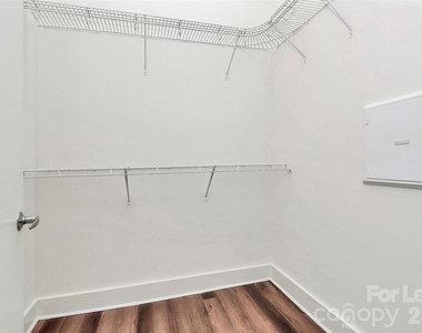 215 Pine Street N - Photo Thumbnail 11