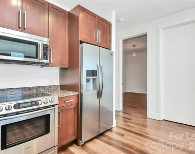 215 Pine Street N - Photo Thumbnail 5