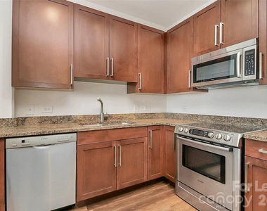 215 Pine Street N - Photo Thumbnail 4