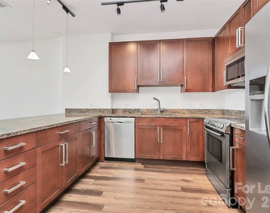 215 Pine Street N - Photo Thumbnail 2
