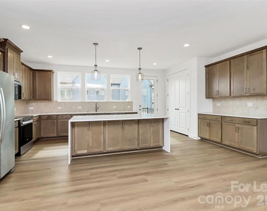 7009 Westrow Avenue - Photo Thumbnail 3