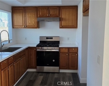 840 S Anaheim Boulevard - Photo Thumbnail 5
