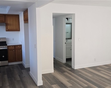 840 S Anaheim Boulevard - Photo Thumbnail 1