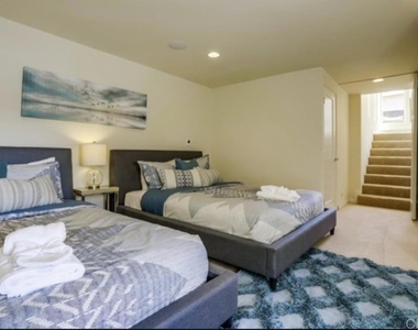 1518 Monmouth Drive - Photo Thumbnail 11
