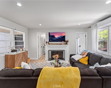 923 W Maple Avenue - Photo Thumbnail 2