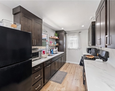 923 W Maple Avenue - Photo Thumbnail 7