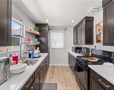 923 W Maple Avenue - Photo Thumbnail 6