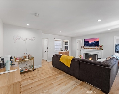 923 W Maple Avenue - Photo Thumbnail 3