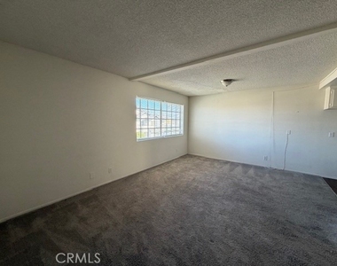 1530 West 204 Street - Photo Thumbnail 3